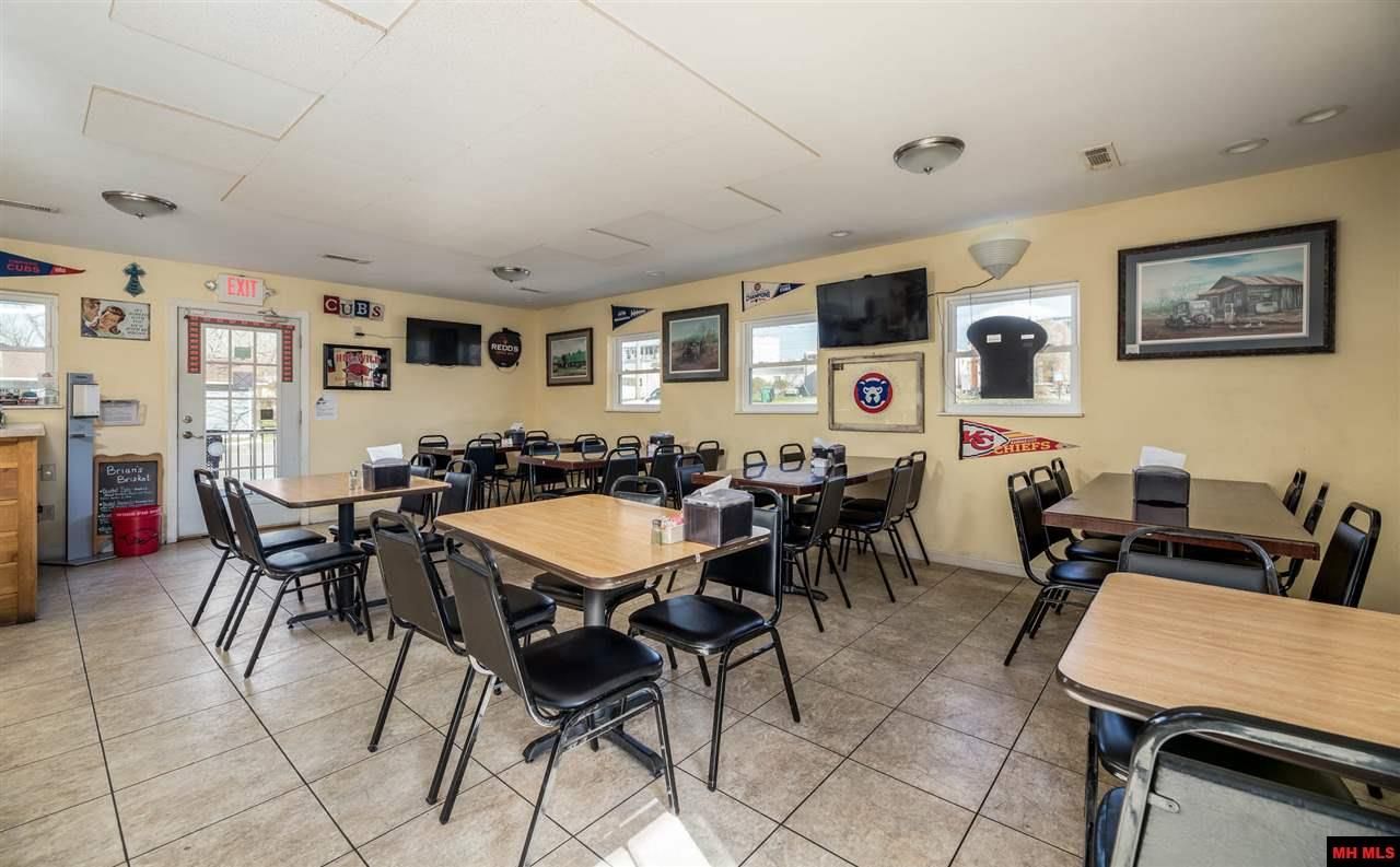 108 S 2nd St, Flippin, AR 72634
